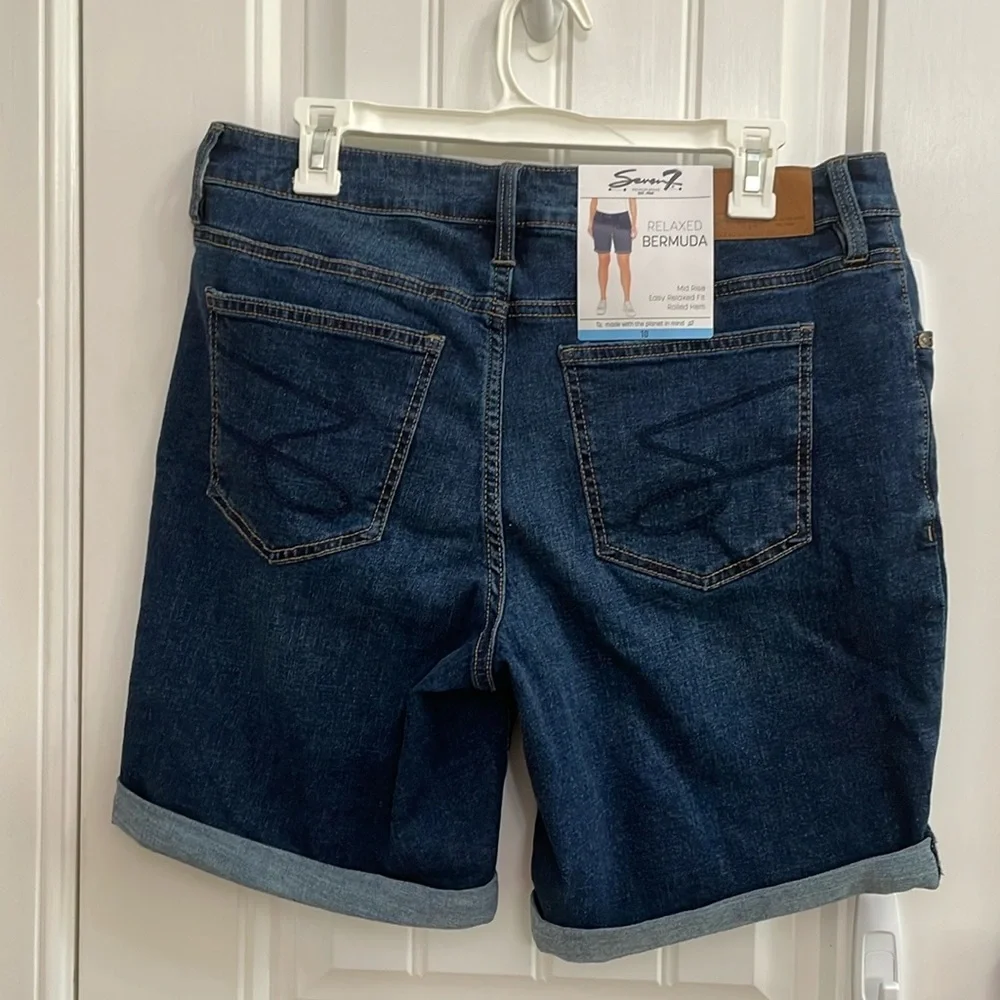 💙SEVEN 7 relaxed mid rise Bermuda Jean shorts.  10 - Picture 4 of 8